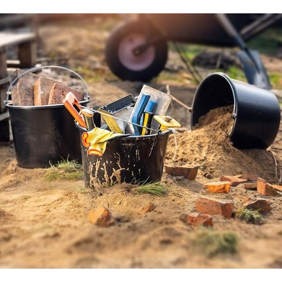 Set van 5 bouwemmers van kunststof, 12L - mortelemmer voor bouwplaats, tuin, cementemmer - stabiele emmer met handgreep, mortelbak, wateremmer met gietrand, poetsemmer, zwart - Set van 5