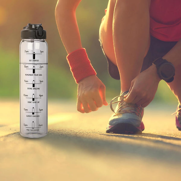 1L Glazen Waterfles met Rietje en Tijdmarkering - 1000ml Drinkfles met Eénklik-Deksel en Beschermhoes - Lekvrij, Herbruikbaar, BPA-vrij, voor Fitness, Yoga en Buitenactiviteiten - Reehoo