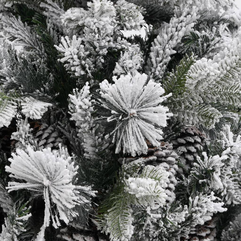 Kerstboom Met Dennenappels En Sneeuw 195 Cm Pvc En Pe Lichtgrijs